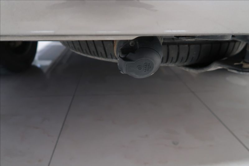 Volkswagen Multivan 2,0 TDI DSG 4MOTION HIGHLINE - fotka 42 z 45