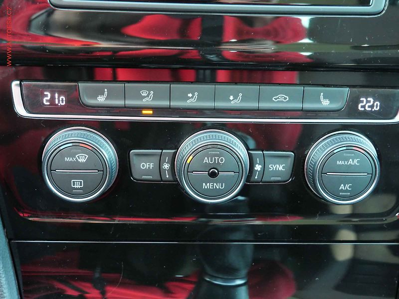 Volkswagen Golf (2015) 2.0 TDi VII, Highline - fotka 17 z 23