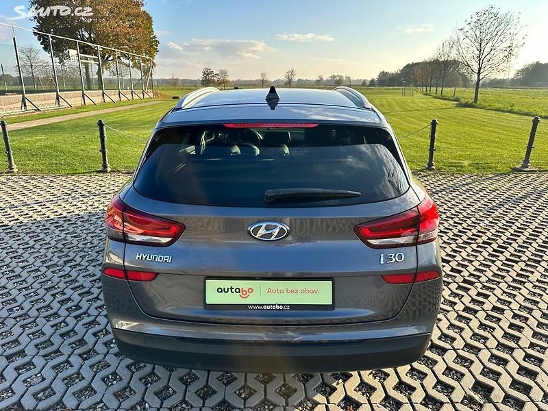 Hyundai i30 1.6 CRDI, 100 kW, Premium, aut - fotka 7 z 20