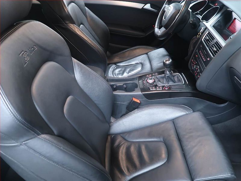 Audi A5 (2009) S-Line 2.0 TFSI, Serv.kniha - fotka 9 z 14