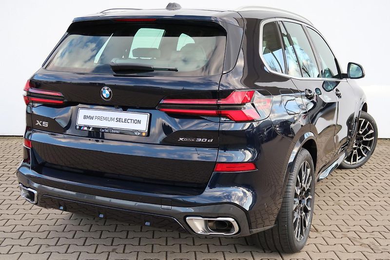 BMW X5 xDrive30d - fotka 3 z 6
