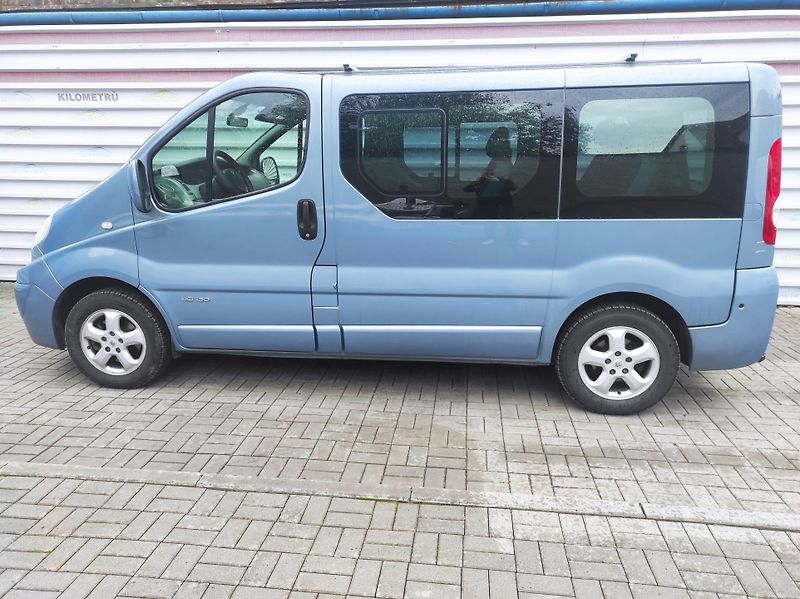 Renault Trafic 2,5dCi 107kW Passenger 7 míst - fotografie inzerátu