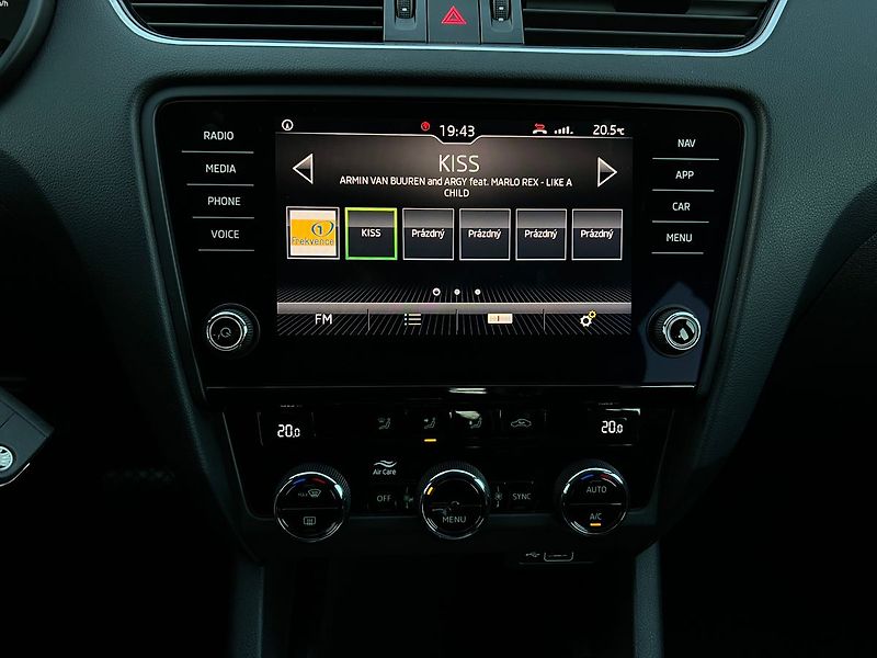 Škoda Octavia 1.6 TDI-DSG-NAVI-PARK.Č - fotka 29 z 46