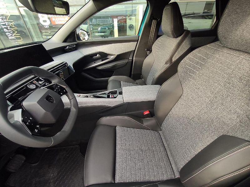 Peugeot 3008 (2026) BUSINESS 1.2 145k celoročky - fotka 17 z 33