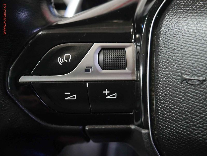 Peugeot 3008 (2017) 1.6 HDi, 2.maj,ČR, AC, temp - fotka 12 z 24