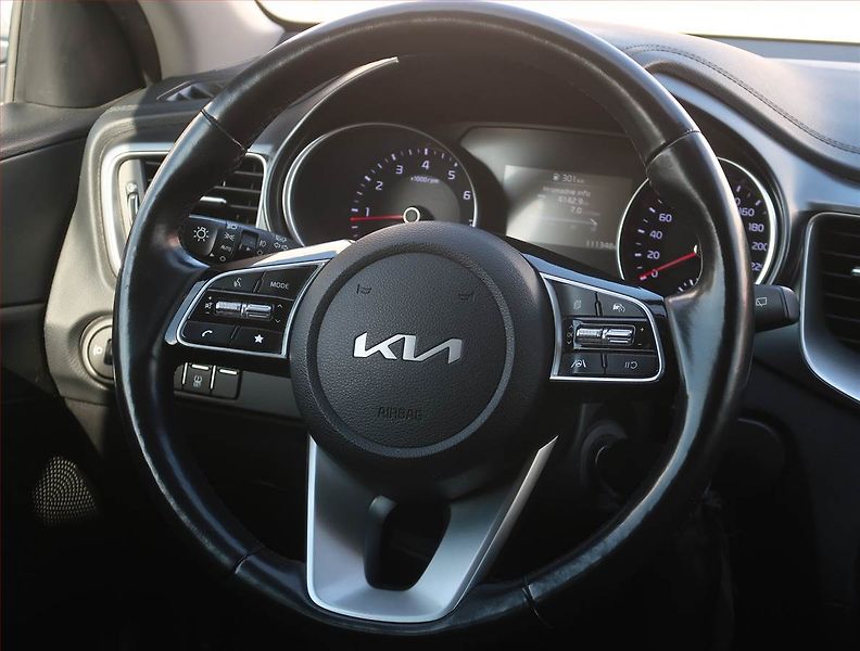 Kia Ceed (2023) 1.5 T-GDI, ČR,1.maj - fotka 20 z 20