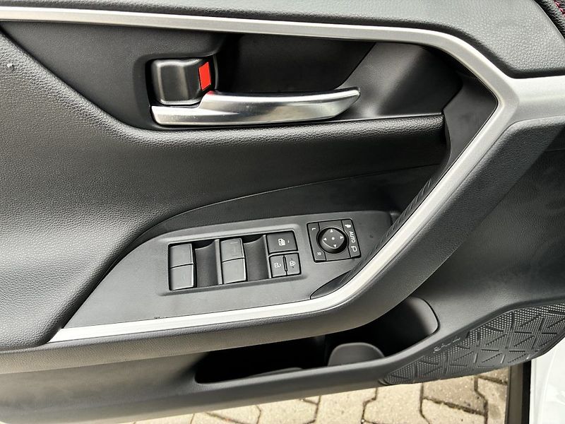 Toyota RAV4 2.5 Plug-in 185 Selection - fotka 16 z 27