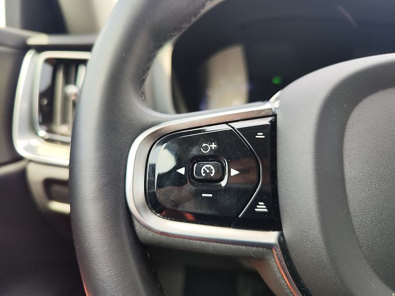 Volvo V60 B4/145kW AWD Auto Plus My24 - fotka 28 z 36