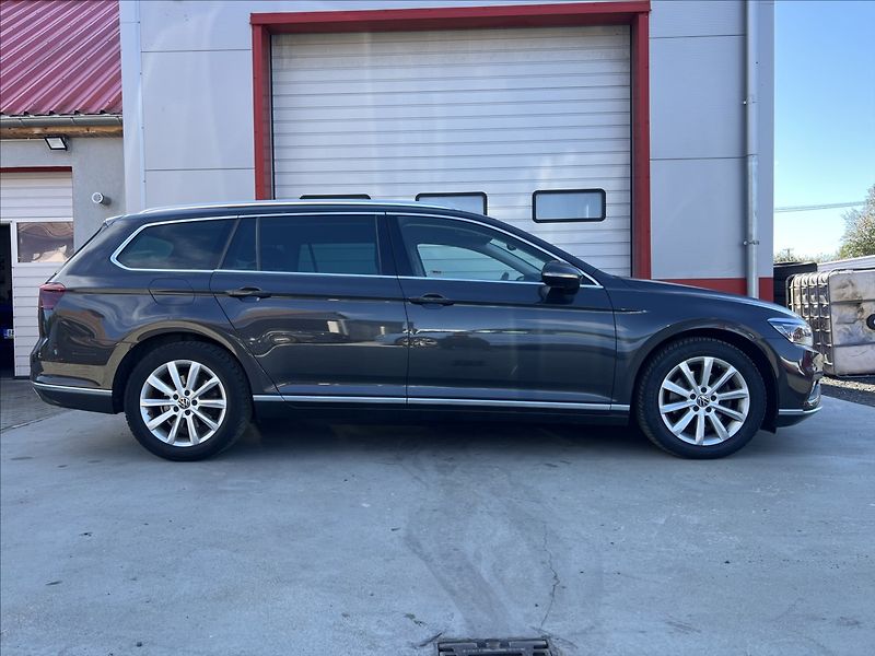 Volkswagen Passat 2,0 TDi DSG ELEGANCE MATRIX - fotka 6 z 32