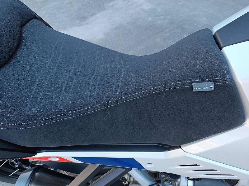 Moto Guzzi V 100 Stelvio (2026) Stelvio V100 Duecento Tributo - fotka 10 z 15