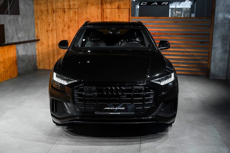 Audi Q8 - fotka 2 z 22