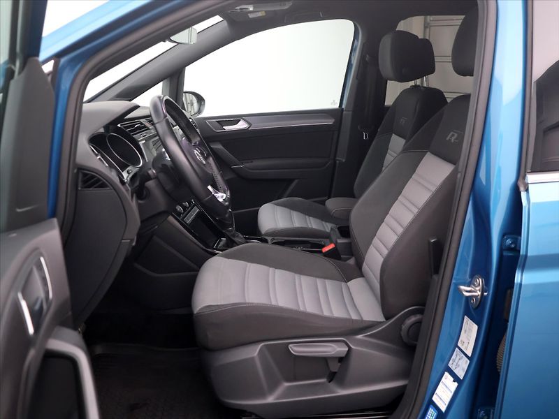 Volkswagen Touran 2,0 TDI 110kW R-Line DSG CZ - fotka 12 z 38