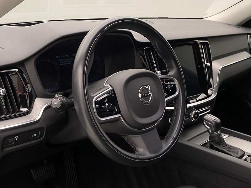Volvo V60 D4 INSCRIPTION AUT REZERVACE - fotka 18 z 47