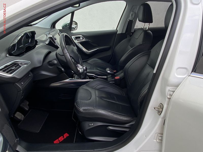 Peugeot 2008 (2013) 1.6i, Allure, navi, kůže - fotka 9 z 17