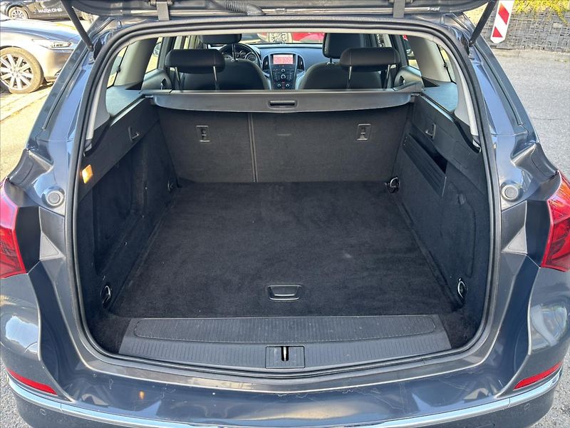 Opel Astra 1,7 CDTi 81kW Cosmo NAVI TAŽNÉ - fotka 13 z 34