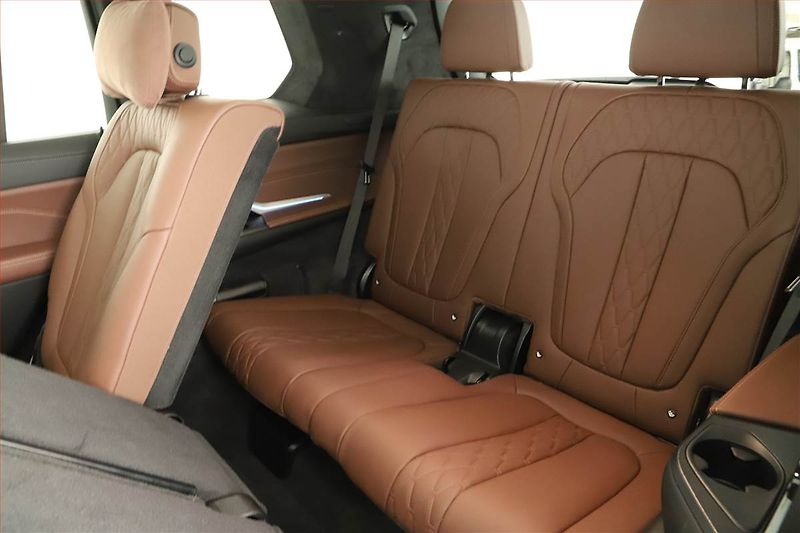 BMW X7 (2025) xDrive40d, M Sport - fotka 14 z 25