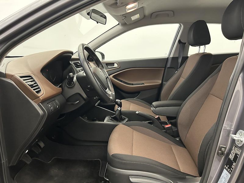 Hyundai i20 1.2 i Comfort - fotka 12 z 21