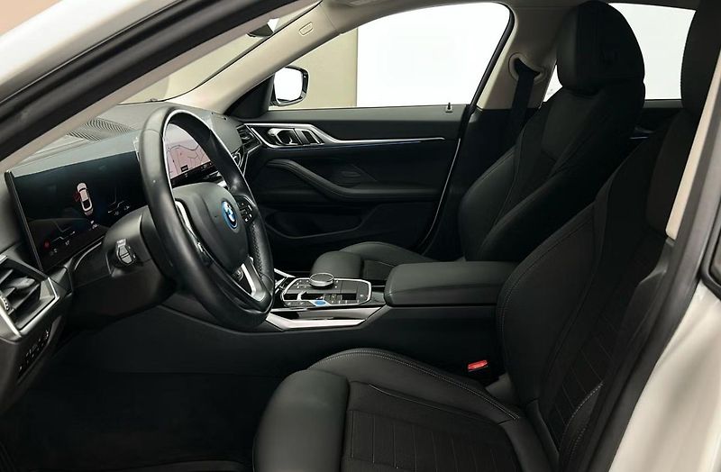 BMW i4 eDrive40 GC Kamera Auto. Park. - fotka 10 z 23