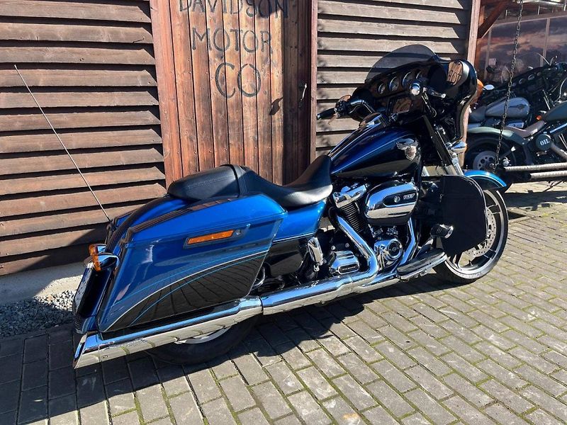 Harley-Davidson FLHX Street Glide (2018) FLHX ANV Street Glide Annivers - fotka 3 z 12