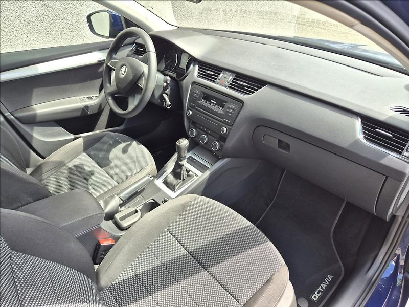 Škoda Octavia 1,2 TSI III Combi Klima Tempom - fotka 22 z 28