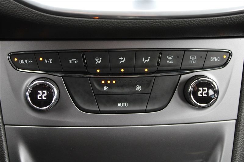 Opel Astra 1,6 CDTi  AUTOMAT,DPH,TAŽNÉ - fotka 16 z 28
