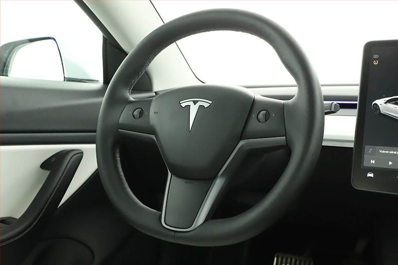 Tesla Model 3 (2021) Std Range Plus 55kWh, SoH 78% - fotka 8 z 20