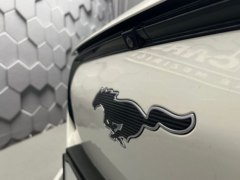 Ford Mustang Mach-E Standard Range AWD, SoH 93,1 % - fotka 37 z 53