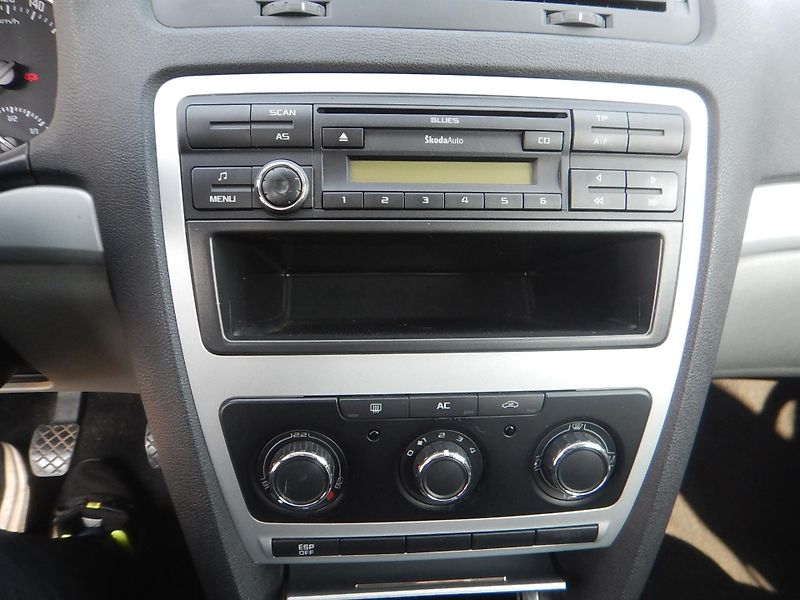 Škoda Octavia 1.4 i 90 kw - fotka 12 z 14