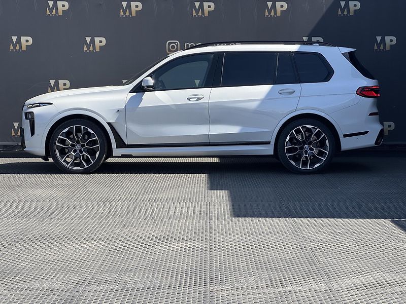 BMW X7 (2022) 40d 250kw M-Packet - fotka 5 z 60