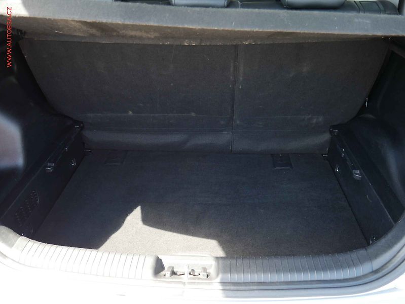 Kia Venga (2011) 1.6 CVVT, AT, tempo, park - fotka 7 z 18