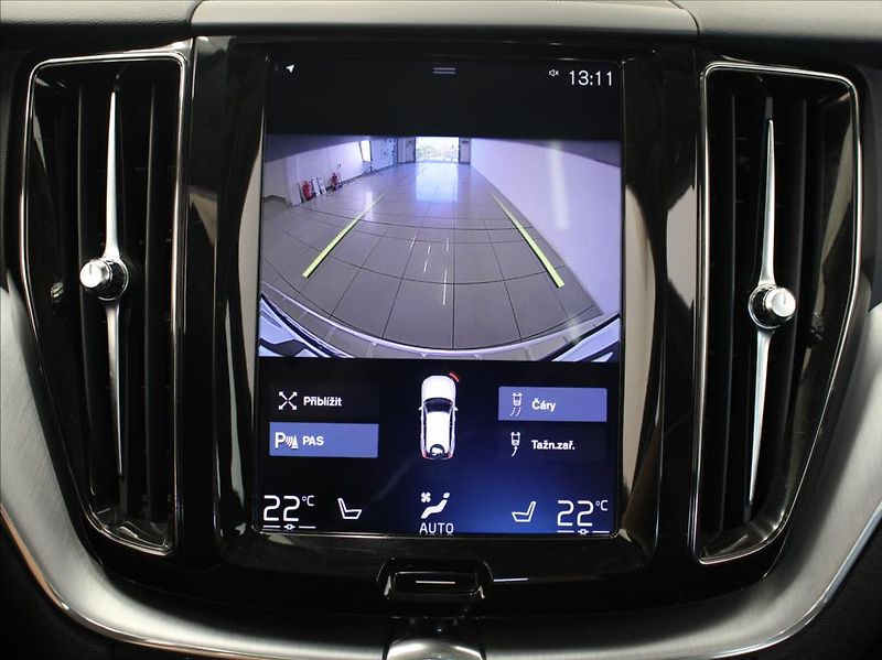 Volvo XC60 2,0 T5 184kW AWD Mom.PRO Pano. - fotka 10 z 25
