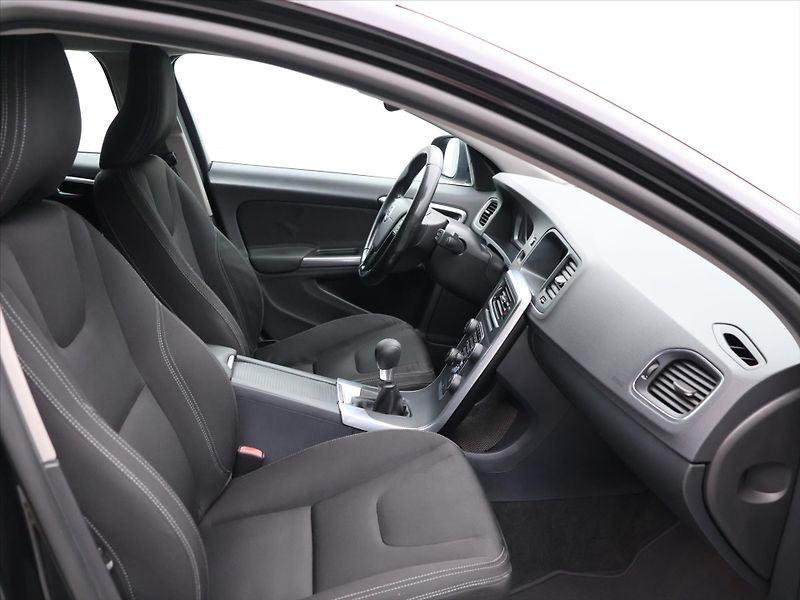 Volvo V60 1,6 D2 84kW Kinetic - fotka 12 z 33