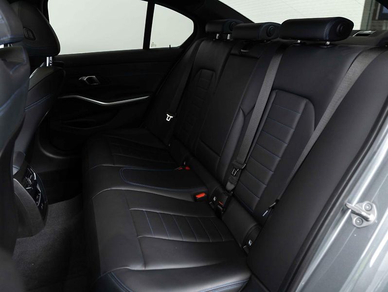 BMW Řada 3 330i xDrive - fotka 21 z 22