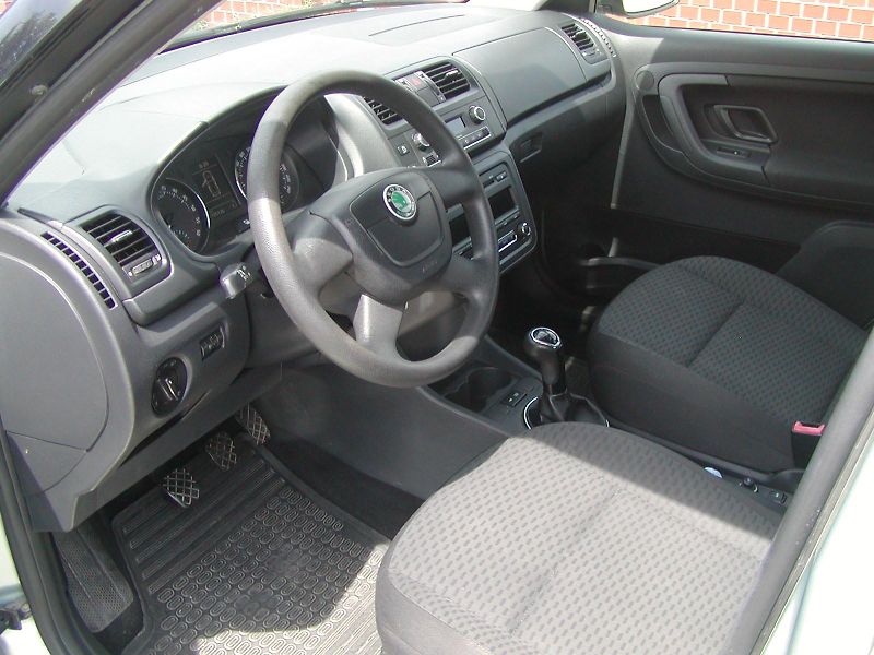 Škoda Fabia (2012) 1.6TDi,AMBIENTE, CLIMATRONIC!! - fotka 13 z 33