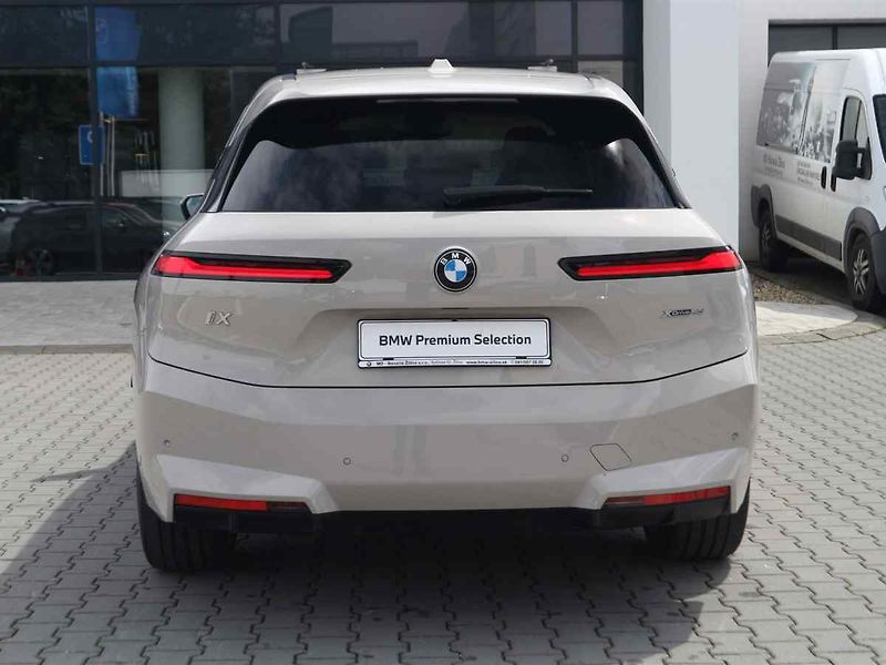 BMW iX - fotka 5 z 10