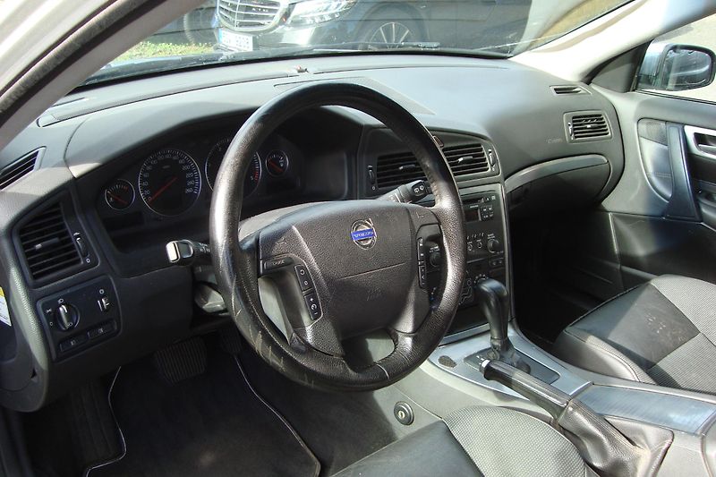 Volvo V70 (2005) 2.4 D5, AUT.,ČR - fotka 34 z 54