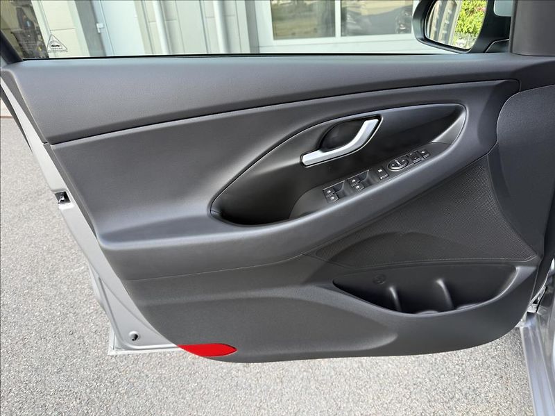 Hyundai i30 1,5 DPi  WG FL Family Climate - fotka 9 z 19
