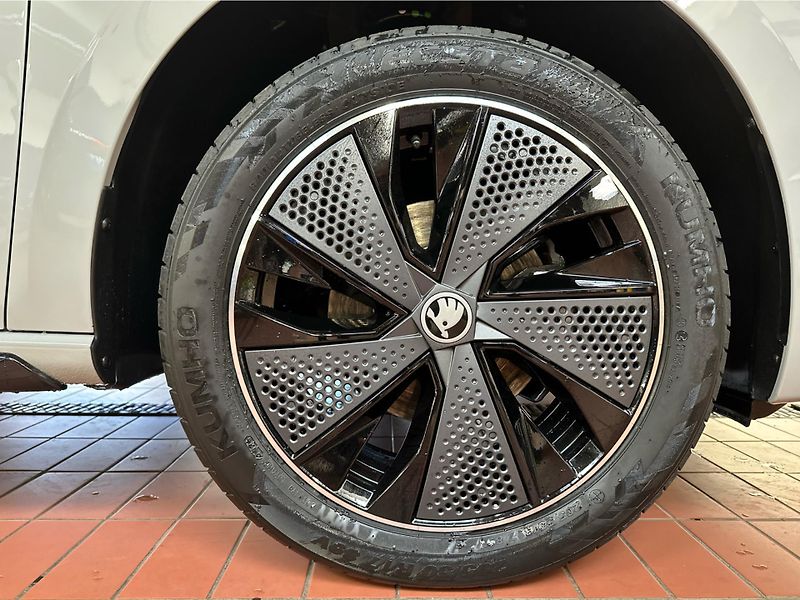 Škoda Scala 1,0 TSI / 85 kW Monte Carlo DS - fotka 16 z 23