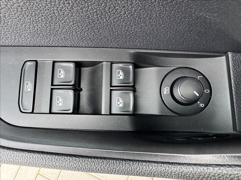 Škoda Superb 1,6 TDI Navi TZ park. kamera - fotka 23 z 50