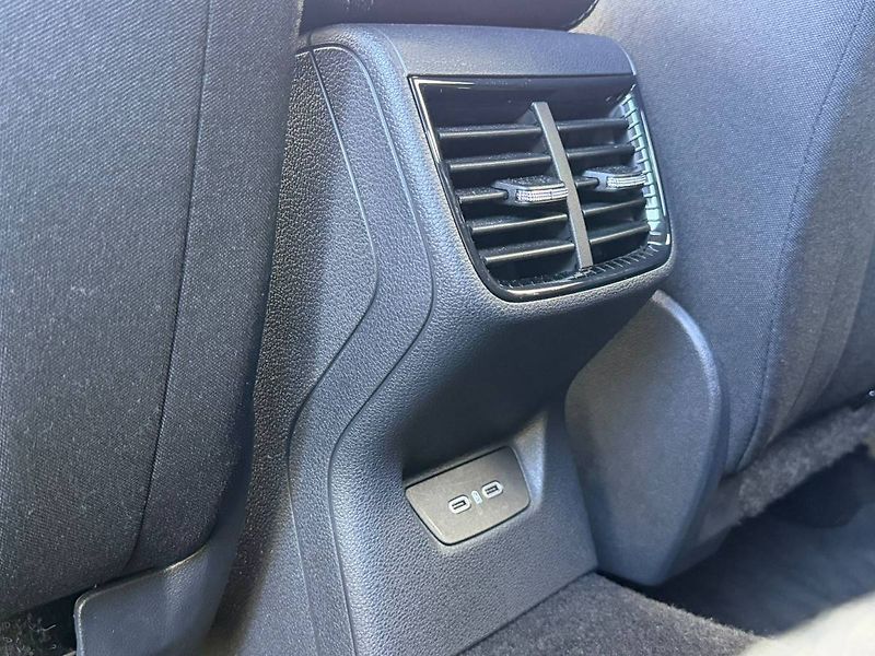 Škoda Fabia Selection 1,0 TSI 70 kW 5° MP - fotka 11 z 35