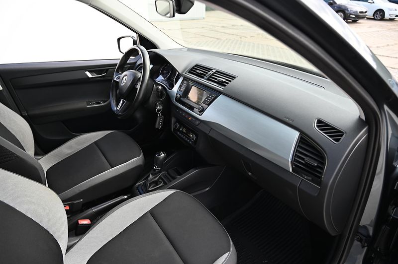 Škoda Fabia 1.2TSI 81KW DSG Rezervace 5/16 - fotka 28 z 49