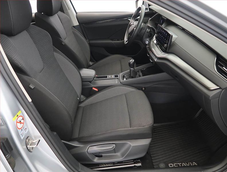 Škoda Octavia (2023) Ambition 2.0 TDI, digi klima - fotka 9 z 24