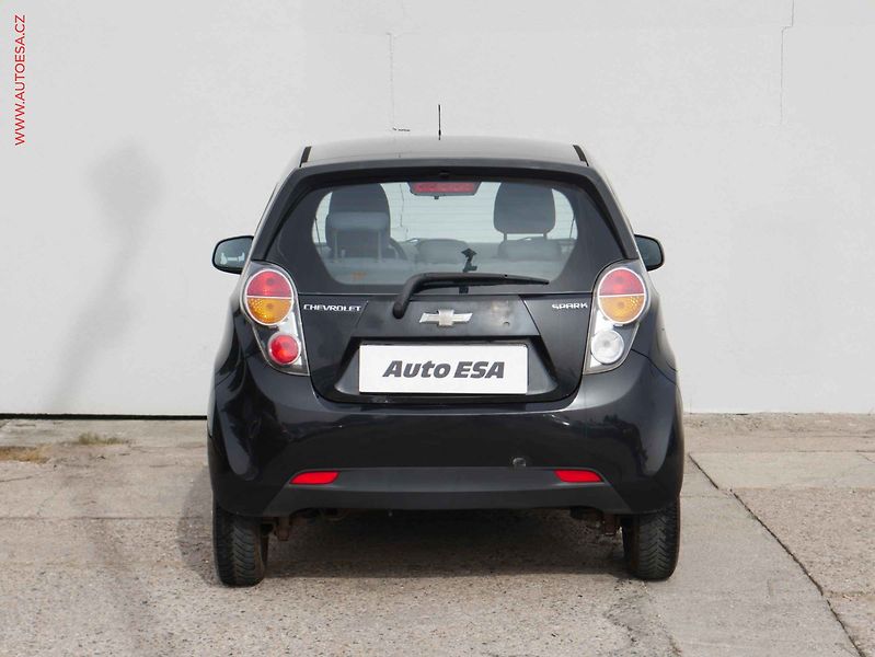 Chevrolet Spark (2011) 1.0i, AC - fotka 5 z 15