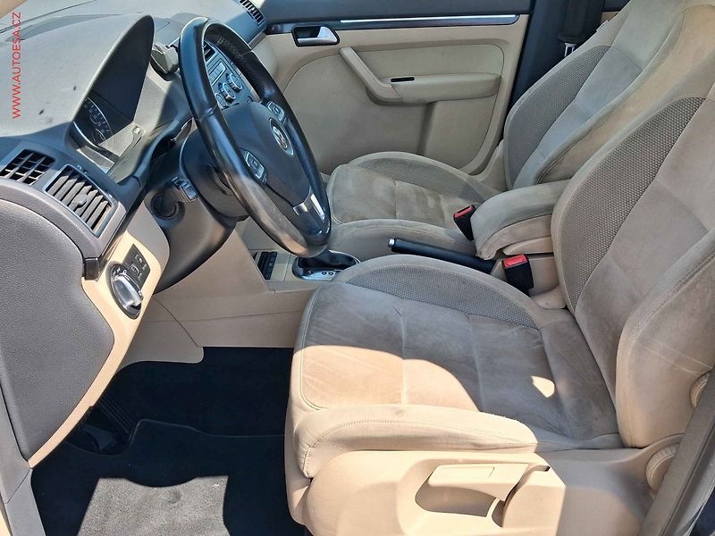 Volkswagen Touran (2014) 2.0 TDi, DSG, bixen, panor - fotka 9 z 23