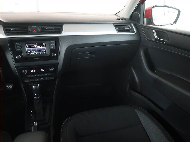 Škoda Rapid (2015) Spaceback 1.4 TSI, Automat - fotka 8 z 15