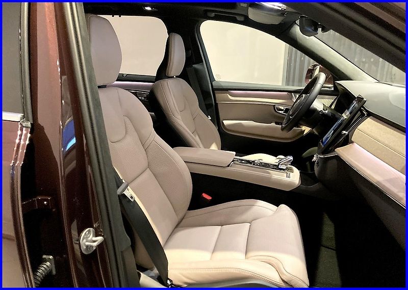 Volvo XC90 (2026) B5 AWD PLUS BRIGHT  - fotka 11 z 20