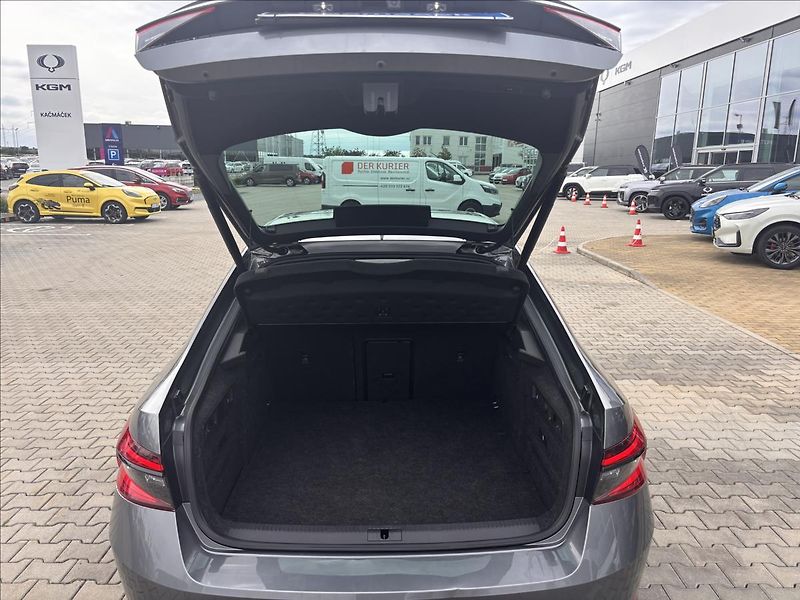 Škoda Superb 1,4 160kW iV Sportline DSG - fotka 11 z 32