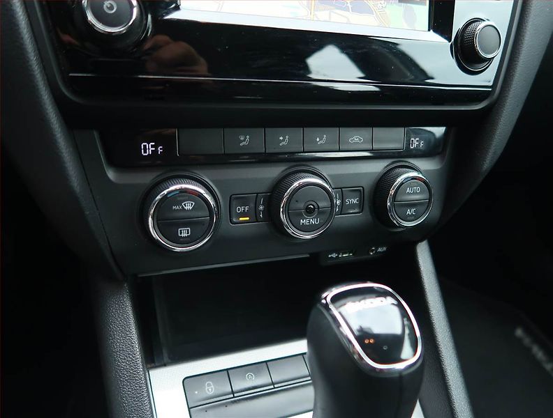 Škoda Octavia (2015) Ambition Plus 1.6 TDI, Automat - fotka 16 z 18