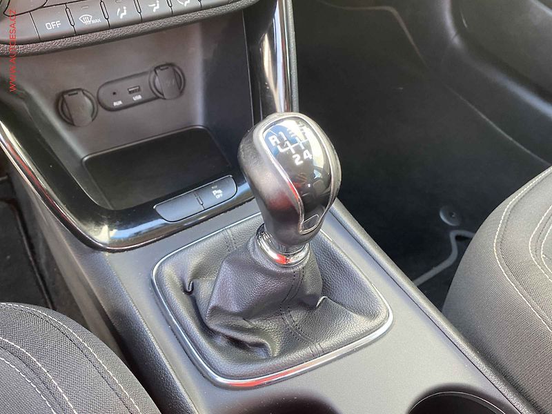 Kia Ceed (2015) 1.6 GDi, Exclusive, navi, - fotka 16 z 19