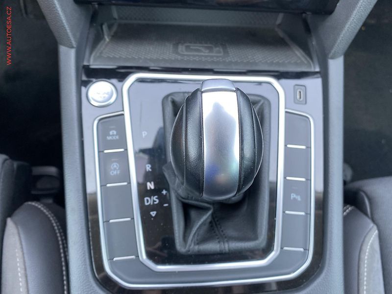 Volkswagen Passat (2020) 2.0 TDi 4Motion, ČR - fotka 22 z 24